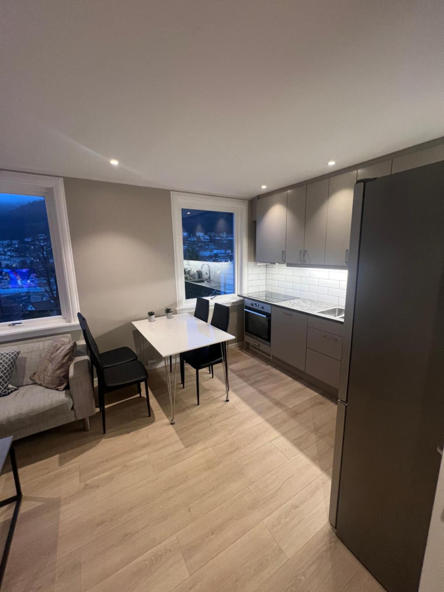 Modern With Free Parking Appartement Bergen